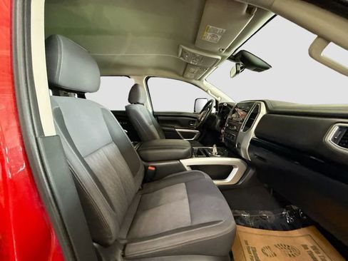 Used 2020 Nissan Titan SV w/ SV Convenience Package image 28
