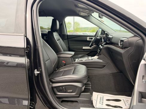 Used 2023 Ford Explorer Limited w/ Equipment Group 301A AWD/4WD image 21