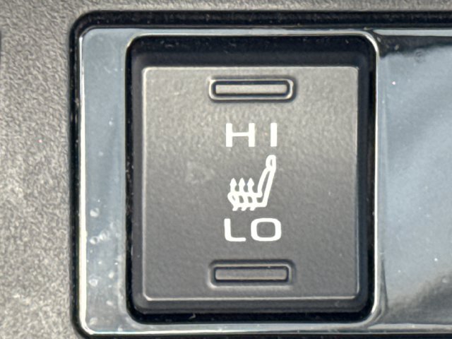 Used 2021 Toyota RAV4 XLE Premium FWD image 30