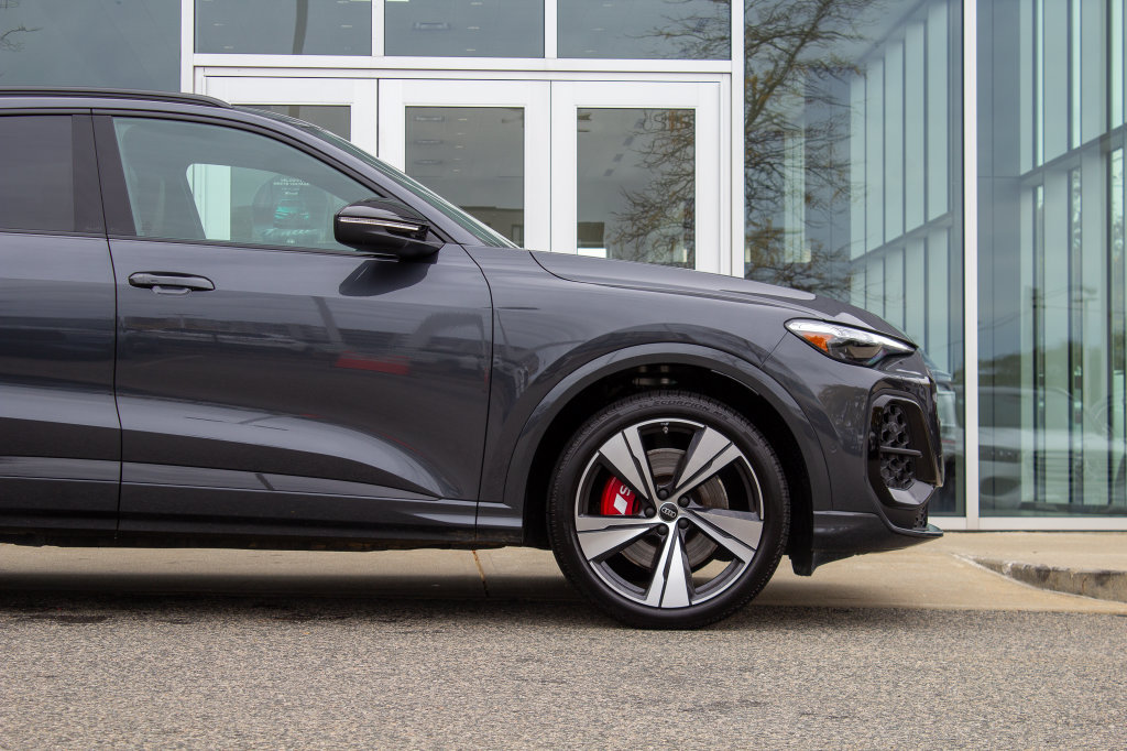 Used 2025 Audi SQ5 Premium Plus w/ Premium Plus Package AWD/4WD image 5