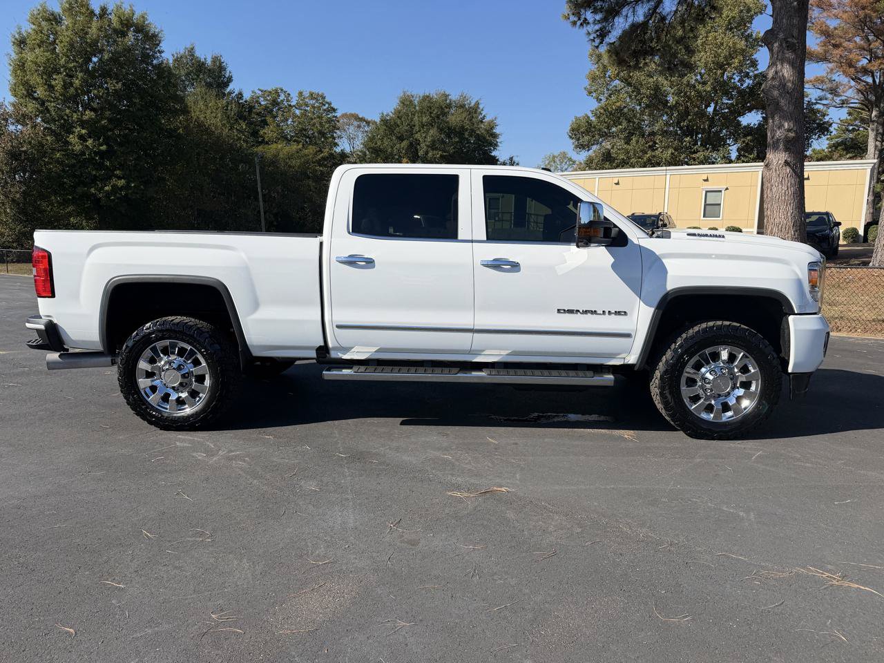 Used 2019 GMC Sierra 2500 Denali w/ Duramax Plus Package AWD/4WD image 5
