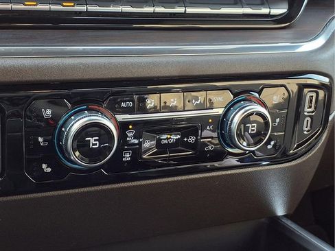 Certified 2024 GMC Sierra 1500 SLT w/ SLT Premium Package image 9