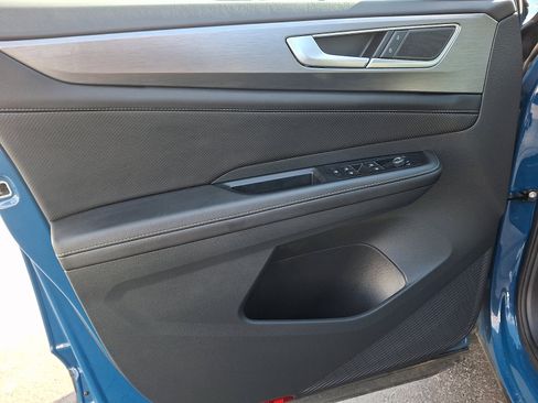 Certified 2025 Volkswagen Atlas Cross Sport SE image 12