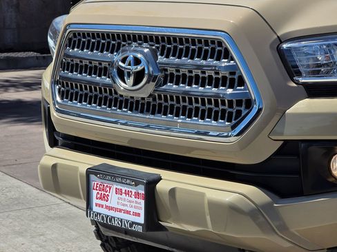 Used 2017 Toyota Tacoma TRD Sport w/ Tow Package image 8