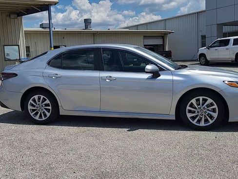 Used 2023 Toyota Camry LE image 9