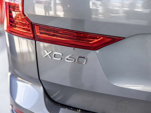 Used 2018 Volvo XC60 T5 Momentum w/ Convenience Package AWD/4WD image 15