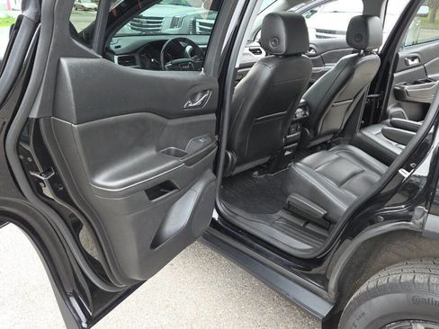 Used 2017 GMC Acadia SLT w/ LPO, Floor Liner Package AWD/4WD image 30