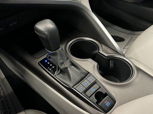 Used 2022 Toyota Camry SE image 14