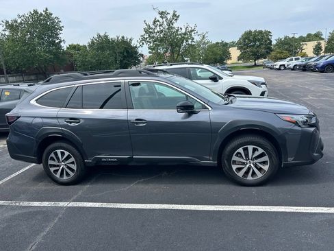 Used 2025 Subaru Outback Premium AWD/4WD image 2