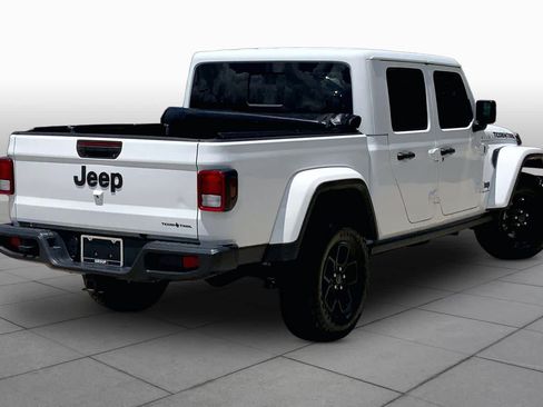 Used 2024 Jeep Gladiator Sport AWD/4WD image 11