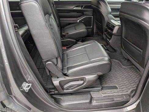 Certified 2024 Jeep Wagoneer Series III image 34