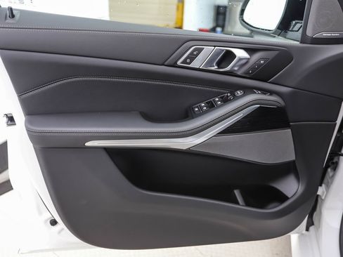 Used 2026 BMW X5 xDrive40i w/ M Sport Package image 9