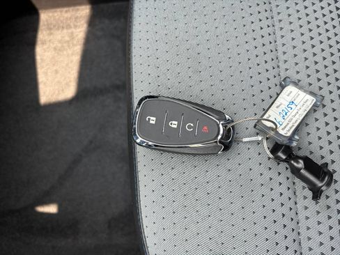 Used 2025 Chevrolet Trax LT w/ LT Convenience Package FWD image 20