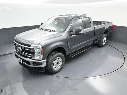 New 2026 Ford F250 XLT image 40