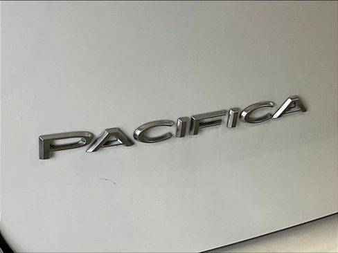 Used 2026 Chrysler Pacifica Pinnacle FWD image 24