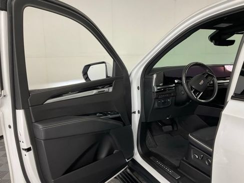 Used 2025 Cadillac Escalade Sport AWD/4WD image 21