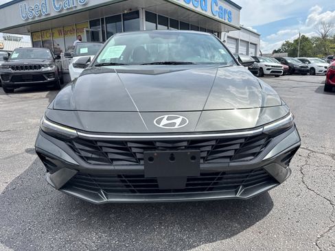 Used 2024 Hyundai Elantra SEL w/ Convenience Package FWD image 2