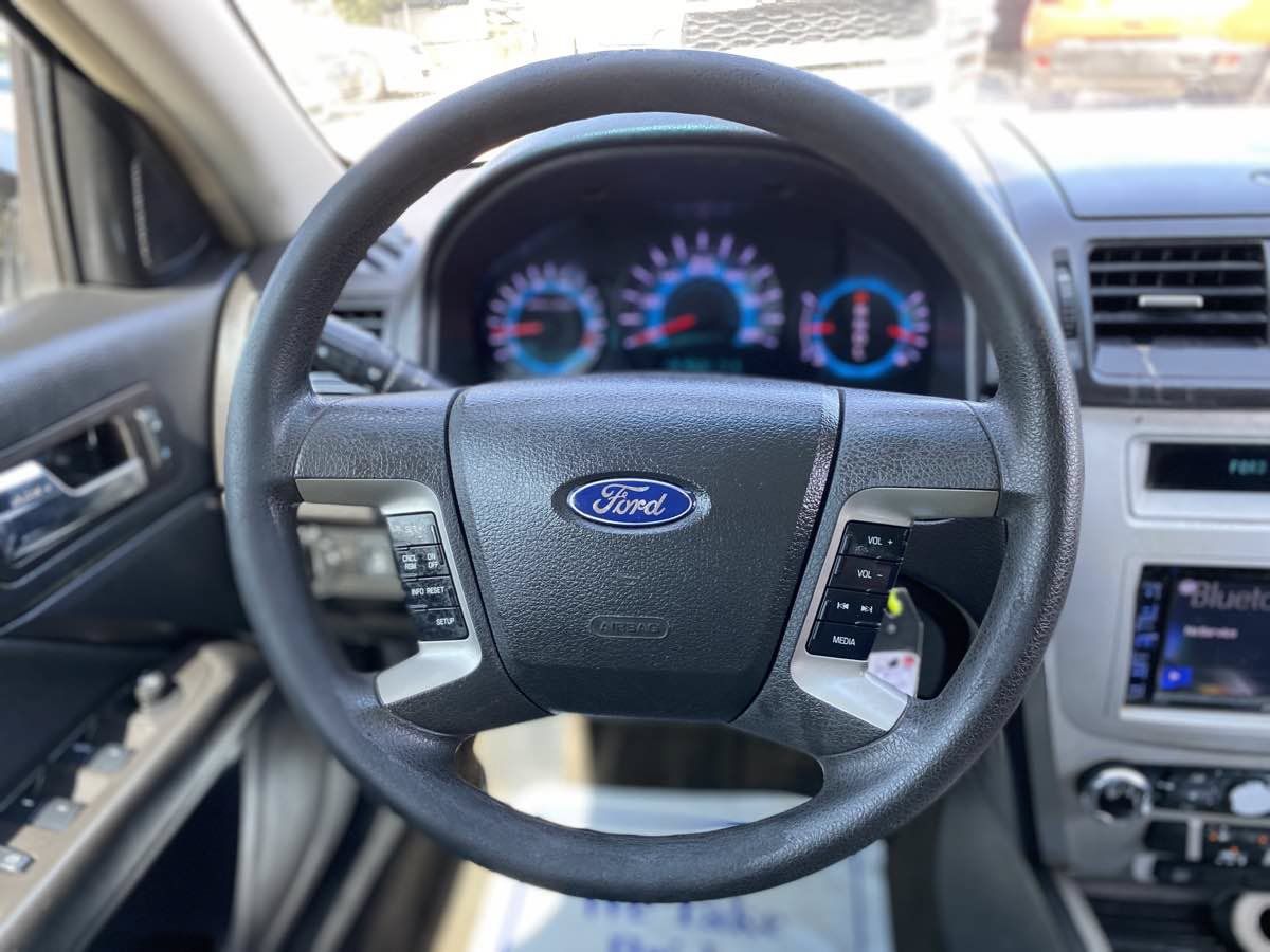 Used 2012 Ford Fusion SE FWD image 12