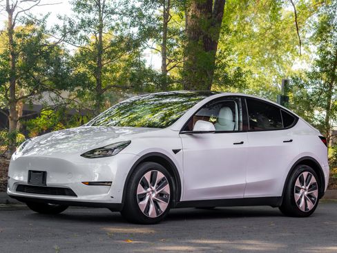 Used 2020 Tesla Model Y Long Range AWD/4WD image 53