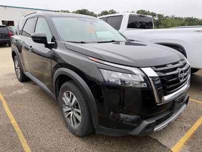Used 2025 Nissan Pathfinder SL