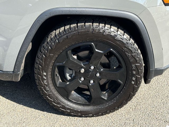Used 2019 Jeep Grand Cherokee Laredo AWD/4WD image 8