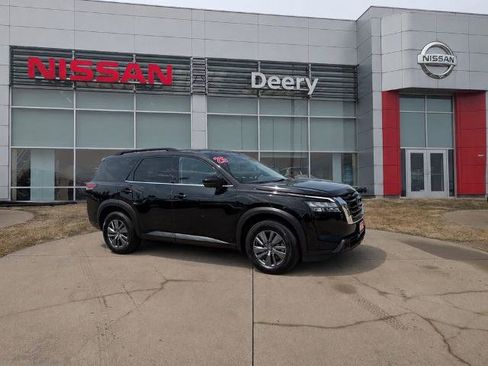 Certified 2025 Nissan Pathfinder SV AWD/4WD image 1