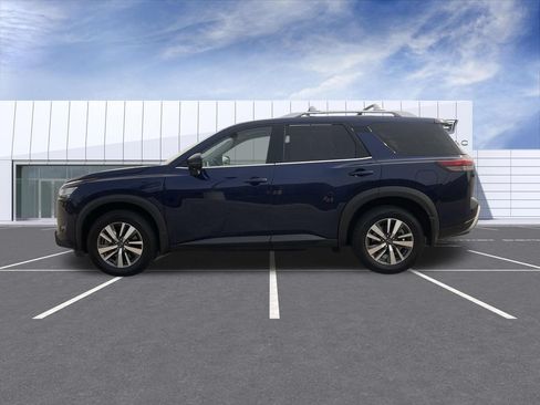 Used 2024 Nissan Pathfinder SL AWD/4WD image 5