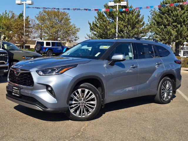 Used 2021 Toyota Highlander Platinum AWD/4WD image 3