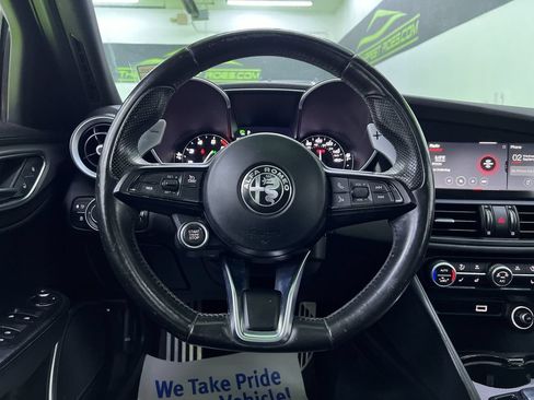 Used 2020 Alfa Romeo Giulia Ti Sport w/ Quick Order Package 22S Sport AWD/4WD image 20