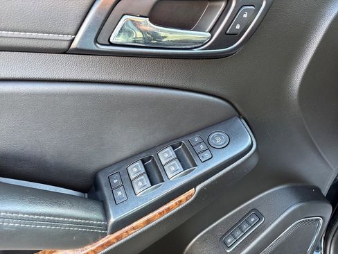 Used 2020 Chevrolet Suburban Premier image 22