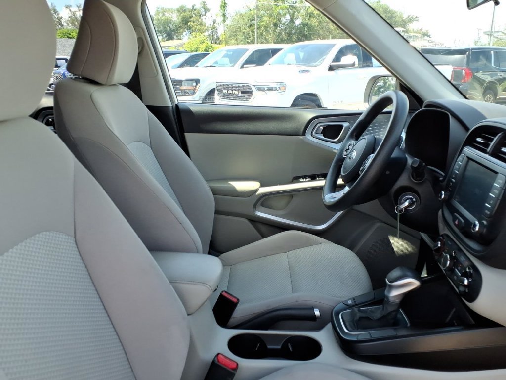 Used 2021 Kia Soul LX FWD image 12