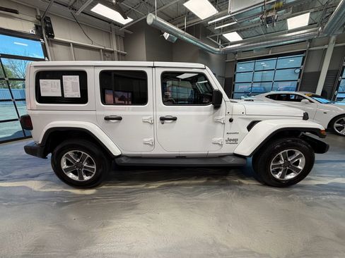 Used 2018 Jeep Wrangler Unlimited Sahara w/ Uconnect 4C Nav & Sound Group image 26