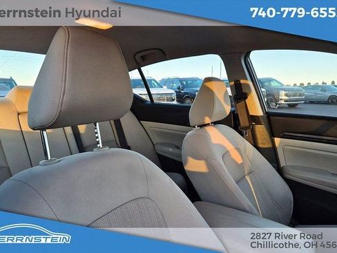 Used 2024 Nissan Altima 2.5 SV image 28