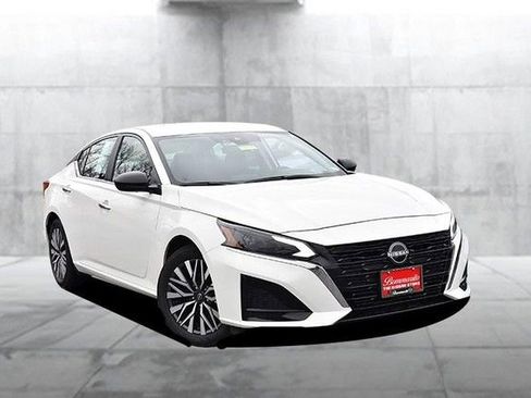 Certified 2025 Nissan Altima 2.5 SV image 2