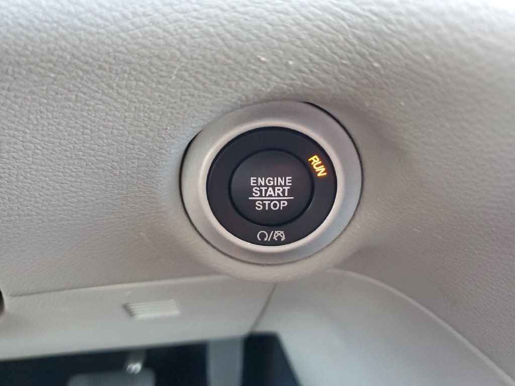Used 2024 Chrysler Pacifica Touring-L FWD image 22