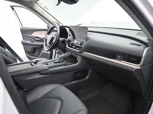 Used 2025 Toyota Grand Highlander FWD image 23