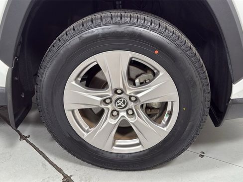 Used 2022 Toyota RAV4 XLE image 21