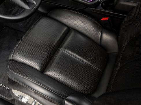 Certified 2023 Porsche Macan AWD/4WD image 23