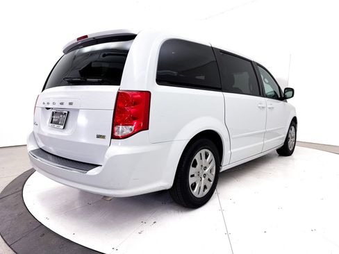 Used 2017 Dodge Grand Caravan SE w/ UConnect Hands-Free Group FWD image 16