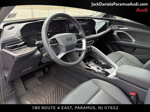 Used 2025 Audi Q5 Premium w/ Convenience Package AWD/4WD image 10