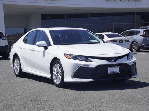 Used 2023 Toyota Camry LE w/ Convenience Package FWD image 2