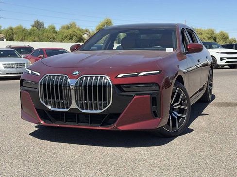 Used 2023 BMW 740i image 3