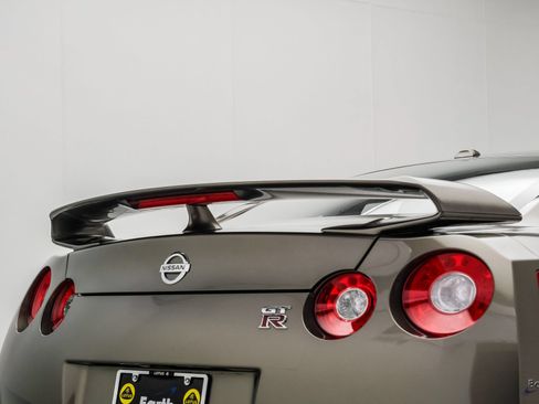 Used 2009 Nissan GT-R Premium AWD/4WD image 22