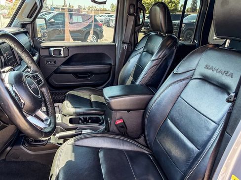 Used 2019 Jeep Wrangler Unlimited Sahara AWD/4WD image 9