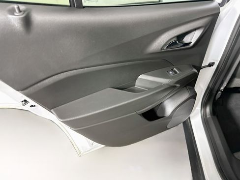Used 2025 Chevrolet Trax LT w/ LT Convenience Package FWD image 25