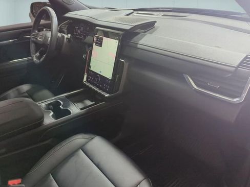 Used 2025 GMC Acadia Elevation w/ Elevation Premium Package image 29