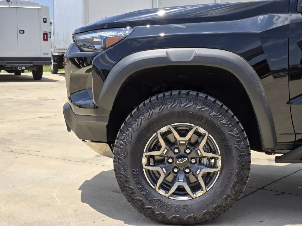 New 2026 Chevrolet Colorado ZR2 w/ Technology Package AWD/4WD image 6