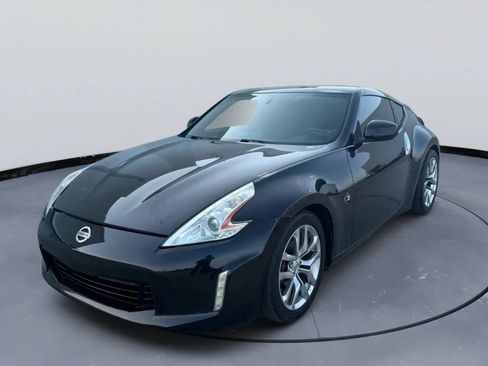 Used 2015 Nissan 370Z Coupe RWD image 2