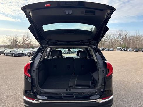 Used 2024 GMC Terrain SLT image 13