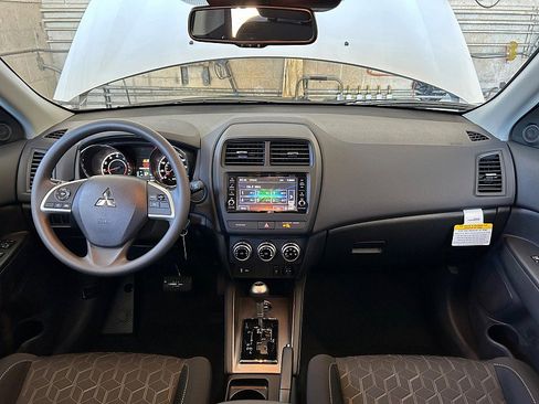 New 2025 Mitsubishi Outlander SE image 42